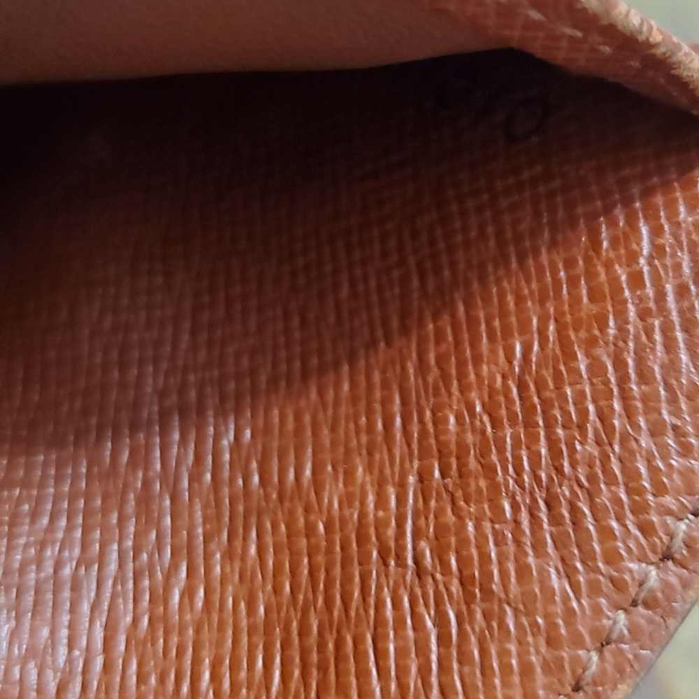 AUTHENTIC  LOUIS VUITTON USED VINTAGE WALLET.